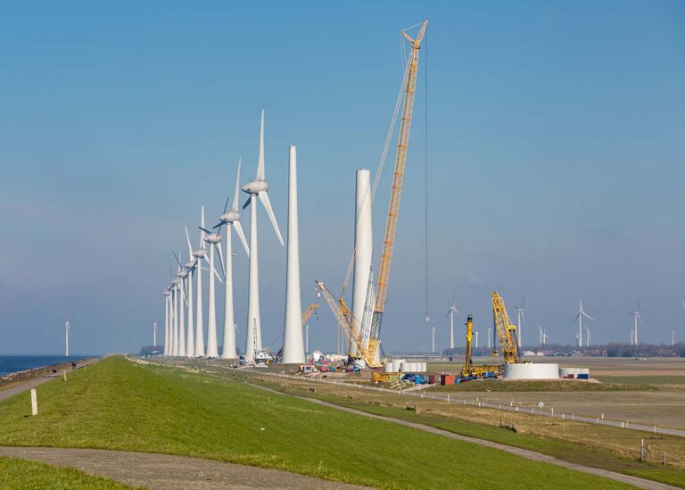 duurzaamheid werktuigbouwkunde windmolenpark in aanbouw